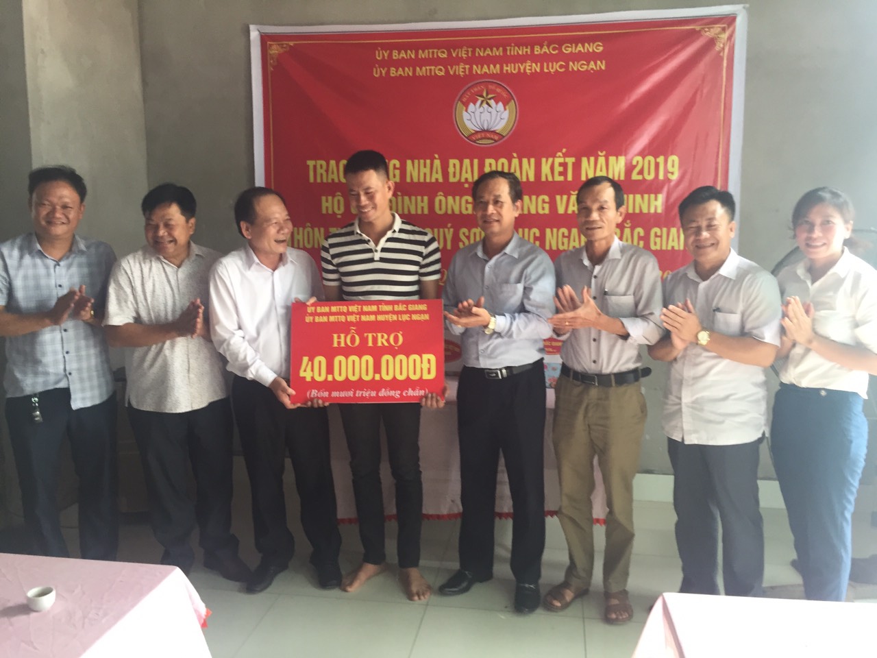 MTTQ tỉnh Bắc Giang trao tặng nhà đại đoàn kết trên địa bàn huyện Lục Ngạn
